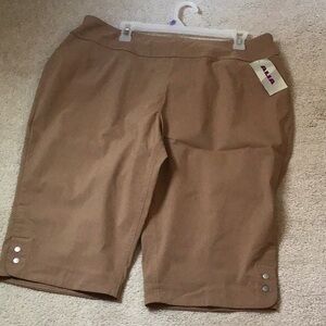 - Alia brown capris, NWT